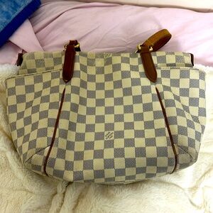 LV Bag mid size comfortable worn but lots of life. Zipper is still good as well